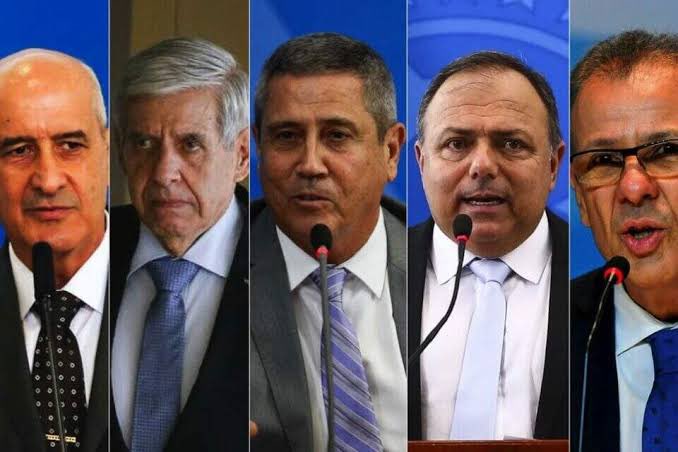 Senadores propõem fim da pensão a filhas de militares. 

O EB gasta por ano a bagatela de 3,7 bilhões com pensão de Viúvas. 

Lula tem oportunidade histórica de acabar com pensões de filhas de militares

O que vc acha dessa mamata dos militares? 

👇🏼👇🏼