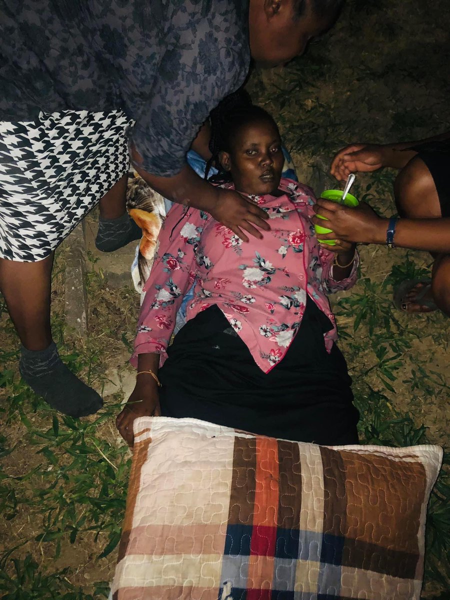 ewnreporter's tweet photo. BREAKING: The woman who was abandoned by paramedics in Umlazi, south of Durban a week ago has now died. The family has confirmed the news of her passing saying the details are yet to be known. @_NMabaso https://t.co/JgvLCP7Dlc