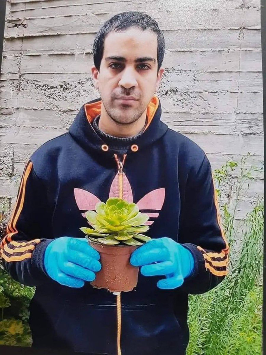 SamarDJarrah's tweet photo. رد فعل والدة اياد الحلاق بعد اعلان براءة المرتزق الصهيوني الذي قتله بدم بارد رغم ان اياد مصاب بالتوحد ولم يهدد امن المرتزق.  نظام فاسد لا يمكن التعايش معه ولا التعامل معه ولا التطبيع معه. https://t.co/YjJUJzo4xd