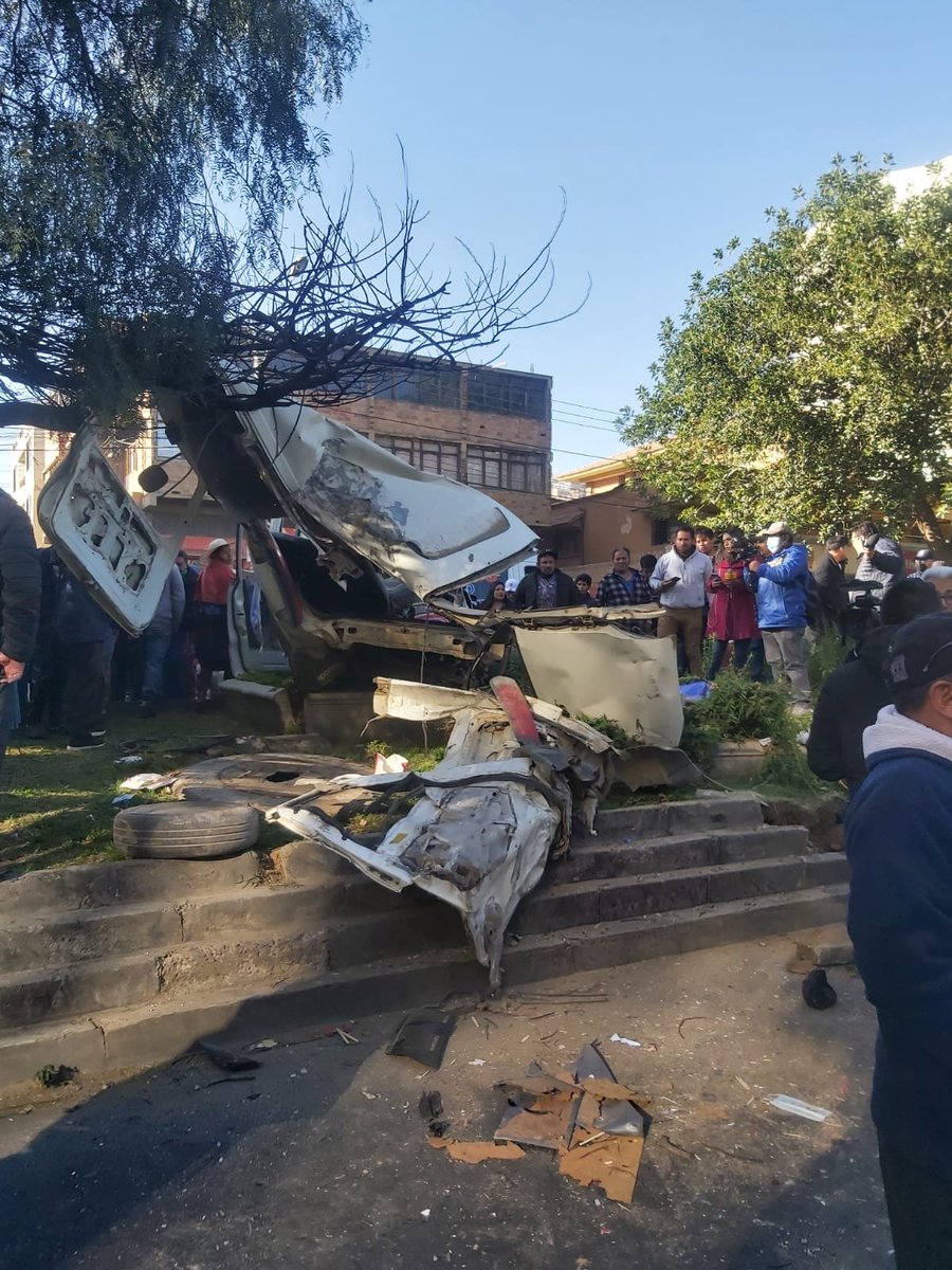MonicaAparicioA's tweet image. #P7Informa Exactamente hace unos días una Colisión Múltiple que dejo tres muertos y más de 15 heridos en #Cochabamba 
El accidente ocurrió después de las 8:00 en la avenida República de la ciudad valluna. 
▶️Por rotura de frenos.