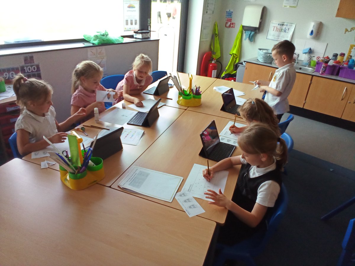 GcpYear1's tweet image. Computing day in Year 1, programming with @scratch Jr. We love what we can do with it! @PrimaryGreat #gcpcomputing