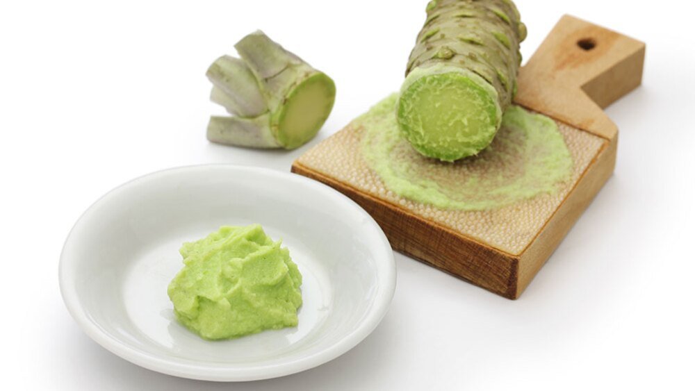 🤔¿Sabias esto del Wasabi?🤔

- El Wasabi es una de las plantas más caras del mundo.
- Es un rábano verde.
- Crece únicamente en Japón y la isla Sajalín. 
- Su sabor original es dulce, pero al procesar la raíz se vuelve picante. 😱

#KokóMéxico #WASABI