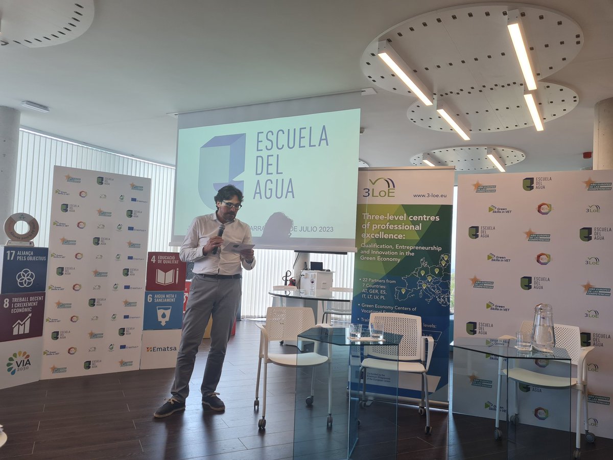 En la sesión Docentum de <a href="/_EscueladelAgua/">Escuela del Agua</a> hemos reflexionado sobre la formación enfocada al desarrollo de capacidades, sobre cómo la colaboración público-privada debe evolucionar más allá de la generación de programas y sobre cómo la #IA crea un contexto retador al que adaptarse