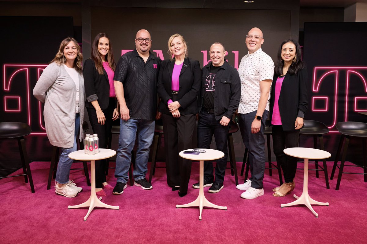 In addition to their day jobs, this group of folks right here helps ensure @TMobile's #communications org becomes ever more expansive to new perspectives as part of my DE&I Council. 👏🏻👏🏼👏🏽👏🏾👏🏿 Thank you for all you do!