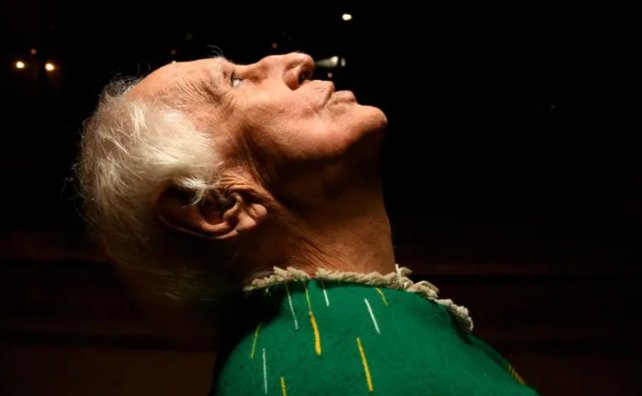 Havia um país aqui. Evoé!