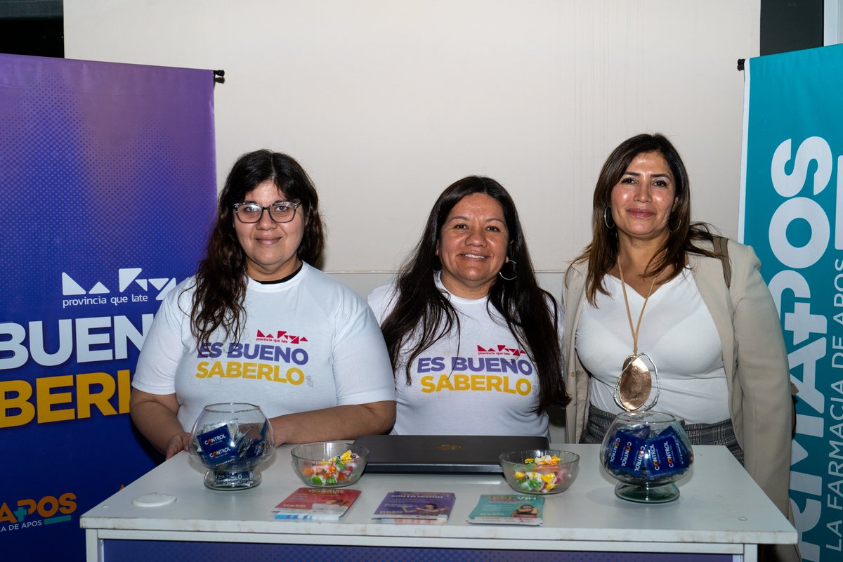 APOSLR's tweet photo. Este año dijimos presente en la Feria del Libro La Rioja con la campaña "Es Bueno Saberlo".
Toda la información que necesitás sobre VIH, además de lugares y horarios de testeo gratuito.
Te esperamos!
#EstamosParaCuidarte #EsBuenoSaberlo #FeriaDelLibro
#LaRioja #ProvinciaQueLate https://t.co/RuRQJQnjMa