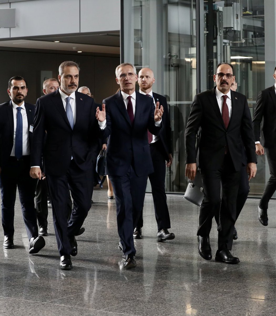 mervexbrn's tweet photo. Almanya’da yaşayan bir Türk genci olarak Türkiye’min dış politikada geldiği bu pozisyona gurur duyuyorum. Allahınıza kurban be 🇹🇷 https://t.co/dtGyZj3Xct