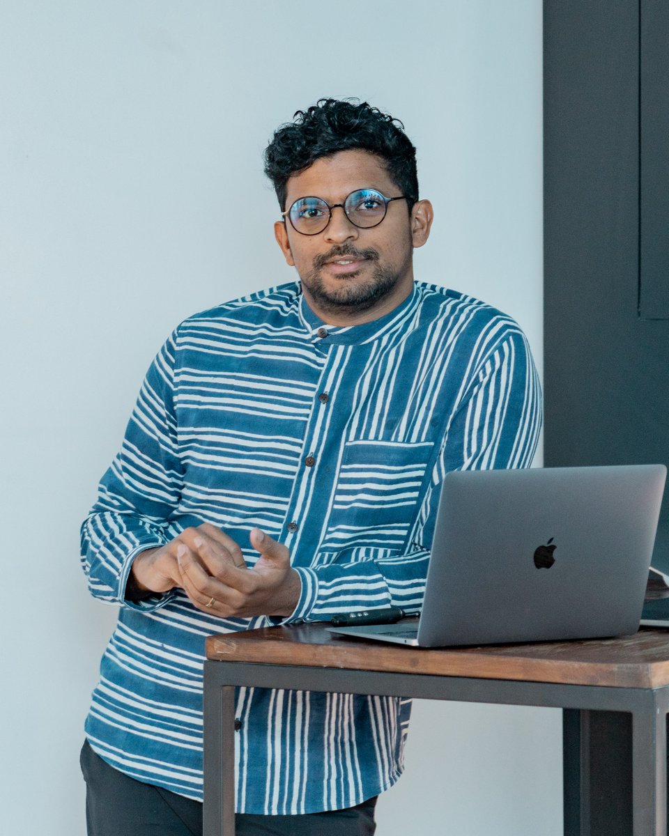 TeamIrembo's tweet photo. Today was another special day here at Irembo Brown Bag!  
We had the pleasure of hosting George, the Design Director at https://t.co/NHgvVjBjM0.
He shared insightful perspectives on being a digital native, emphasizing the importance of digital confidence. https://t.co/iujseg2Lsh