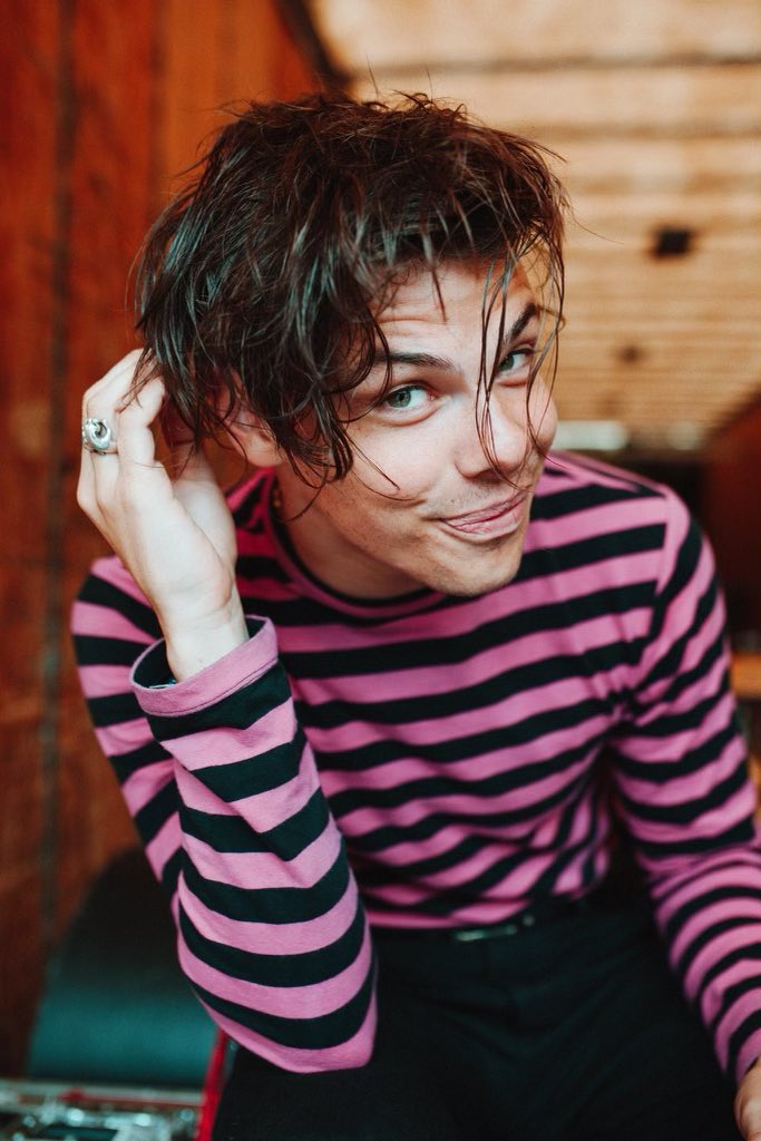 yungblud's tweet image. 21st century liability turns five years old today. appy birffday. this is honestly insane to me. what we have created together is fuckin incredible, a community of protection and a place to belong. thankyou for everythin, every fuckin day … 🖤🖤🖤