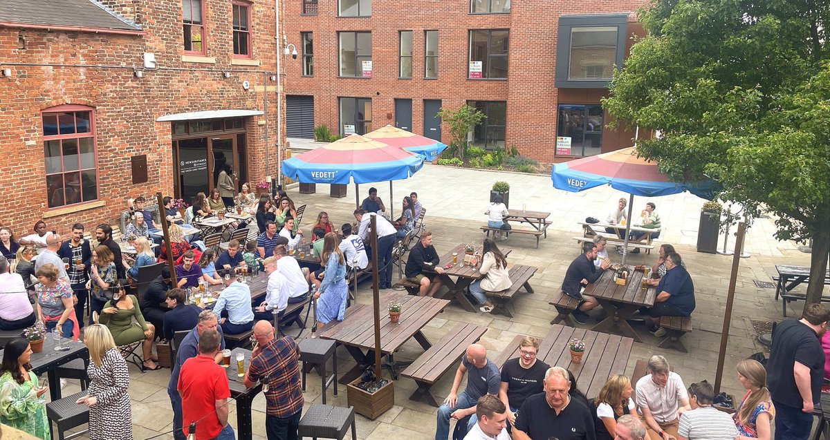 It’s looking like a warm one tomorrow and our courtyard is perfect for a drink outside! ☀️ 

Perfect weather and courtyard for a cold pint or aperol spritz! 🍹 

#midnightbell #midnightbellleeds #pubsinleeds #leedspub #leedspubs #leedslife  #publeeds #waterlane #bridgewater#love