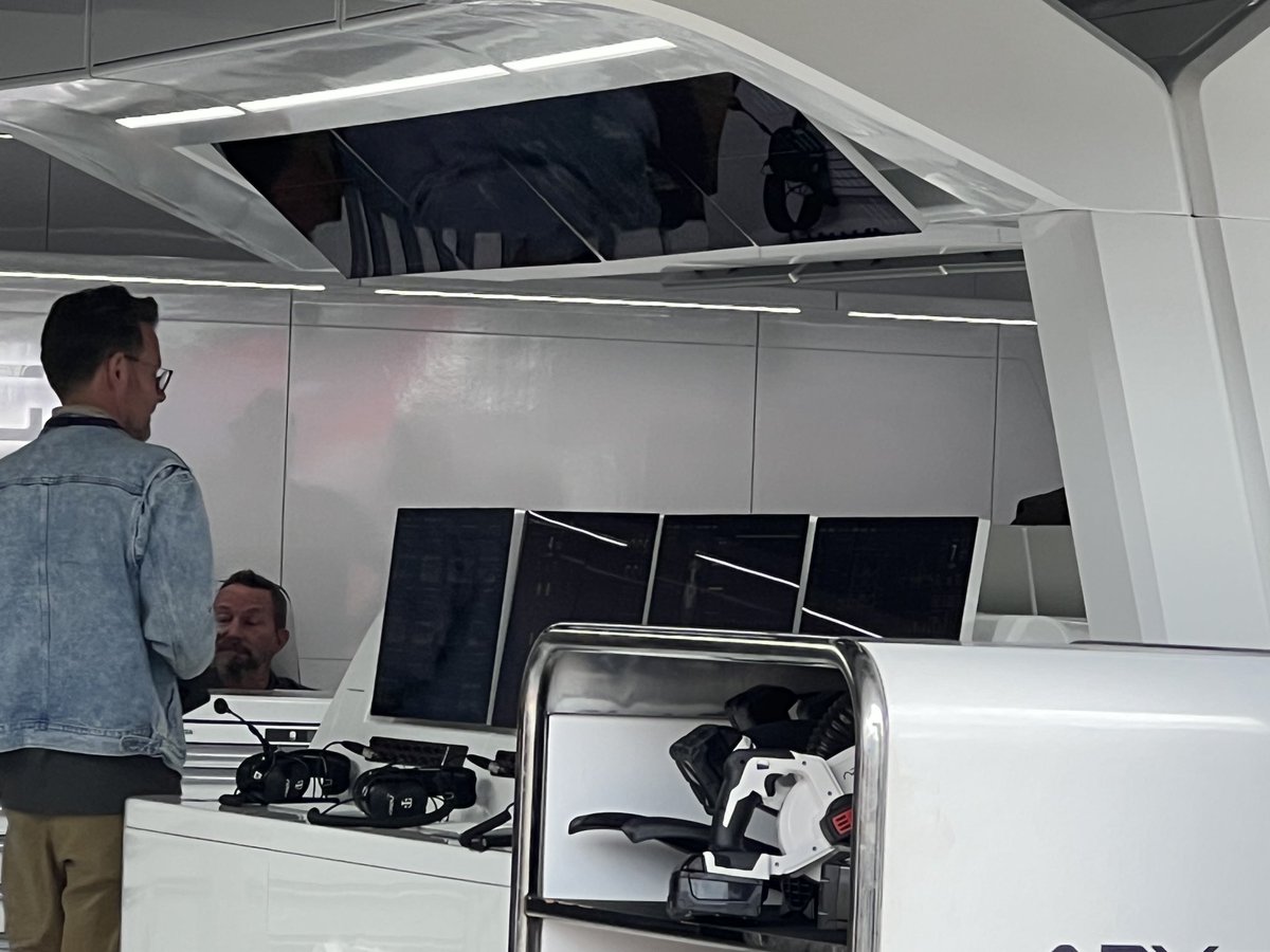 julien_sc's tweet photo. Silverstone pics part5: very impressive garage equipment for the Apex team (the movie with Brad Pitt), quality is on par with top F1 teams and even better than some teams. Impressive stuff. #f1 #silvertonegp https://t.co/BEI7xsPCzO