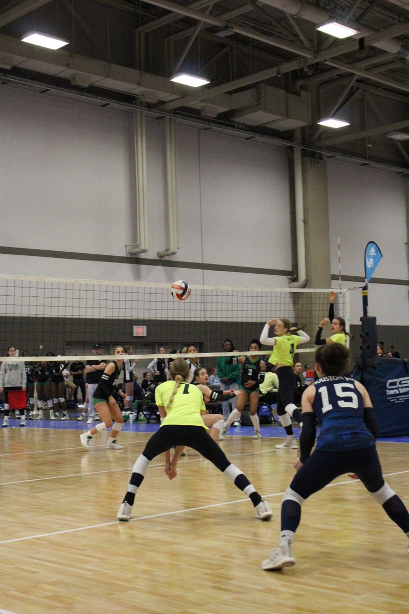 Gwenyth_Koss's tweet photo. Celebrating 533 digs in 75 matches this season! #6rotation #outsidehitter @houstonjuniors @StratfordVball @PrepDig @PrepVolleyball https://t.co/jVcjGK0Kfo