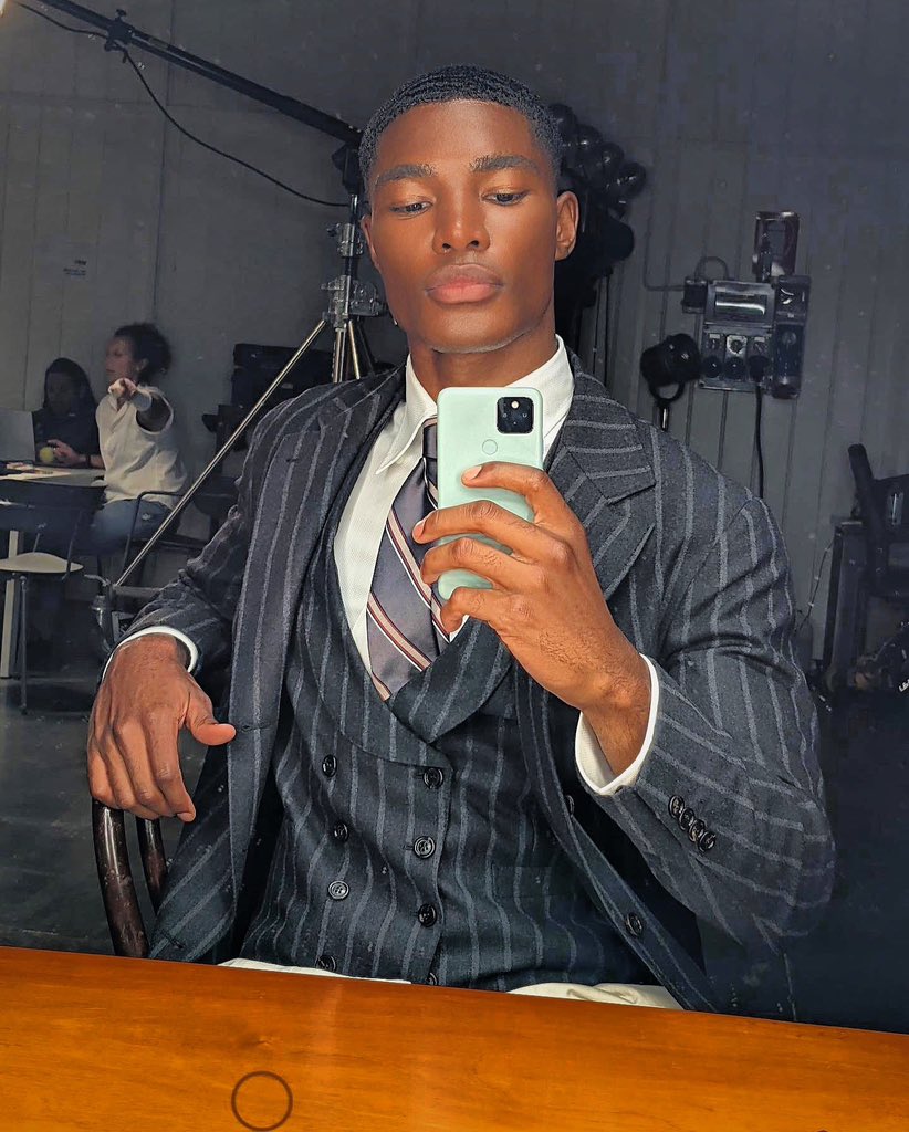 N1Y0LISM's tweet photo. Drinking water and minding my business. https://t.co/8rEsWPxZqF