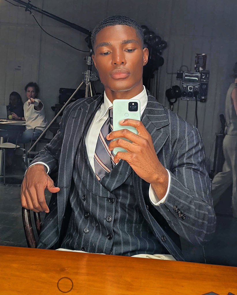 N1Y0LISM's tweet photo. Drinking water and minding my business. https://t.co/8rEsWPxZqF