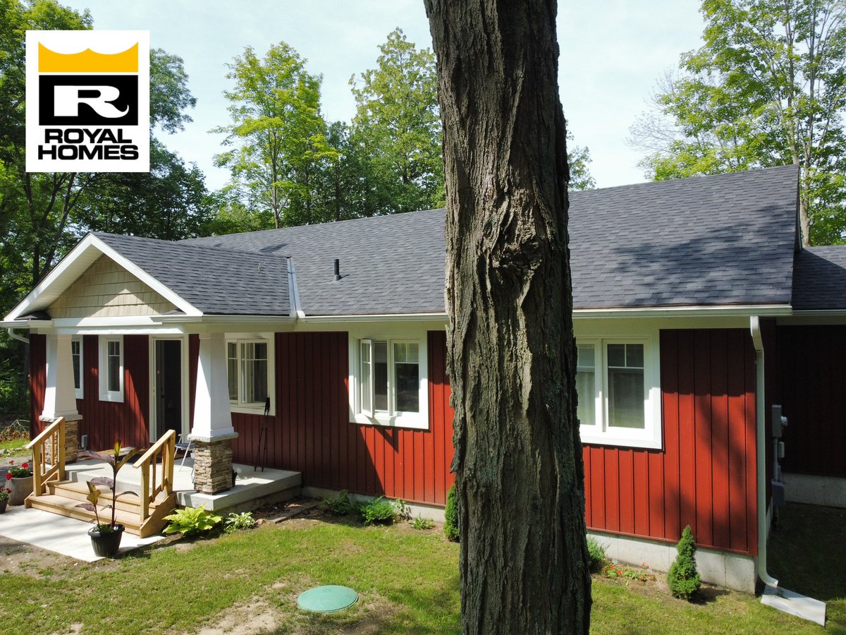 RoyalHomesCan's tweet photo. “Famously.” That’s what Glenn said when we asked how Royal Homes did custom building a dream home on the Trent River for him and Mary Ann! Married 50 years! Glenn proposed here! And yes, red is Mary Ann’s fave colour! #BalaLE #custombuilder #prefab 

🏡😎 https://t.co/zCpQMQfwRK https://t.co/P0j2iZw9lt