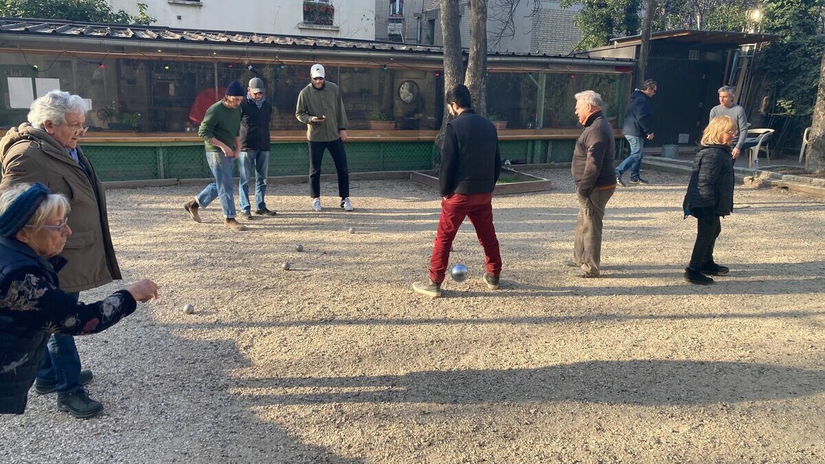 LeParisien_75's tweet photo. Paris : sur leur terrain historique, les boulistes de Montmartre ne comptent pas plier bagage si facilement
➡️ https://t.co/vuQDogXfCK https://t.co/k5F2lEqkCV