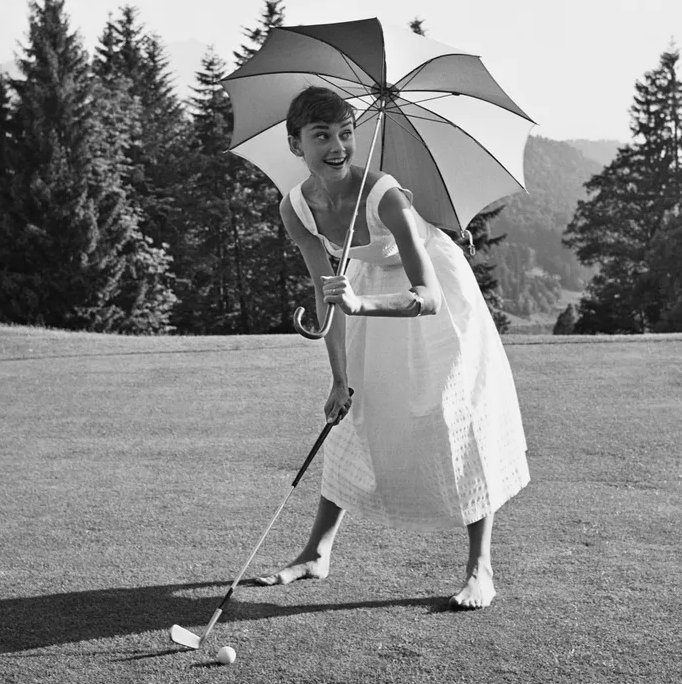 MondayGlam's tweet photo. Keeping cool
#MondayGlam #style #WritingCommunity #thursdayvibes https://t.co/jr5JsqQ71K
