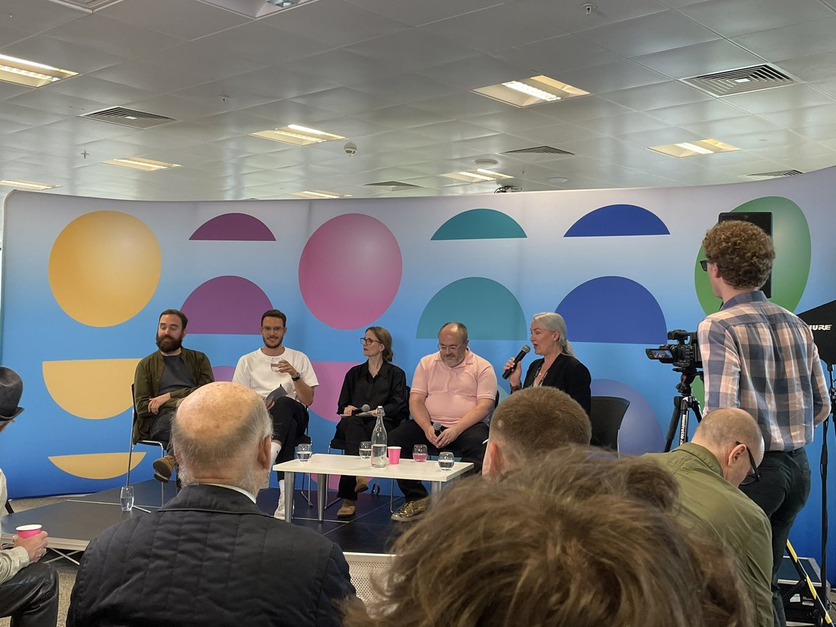 Last of today for me at #LondonDataWeek is @ODIHQ’s Canalside Chat, exploring how people might participate more broadly in London’s data economy and the role of art and culture. Thank you to @ODIHQ for opening up your offices for the day and curating such an amazing day!