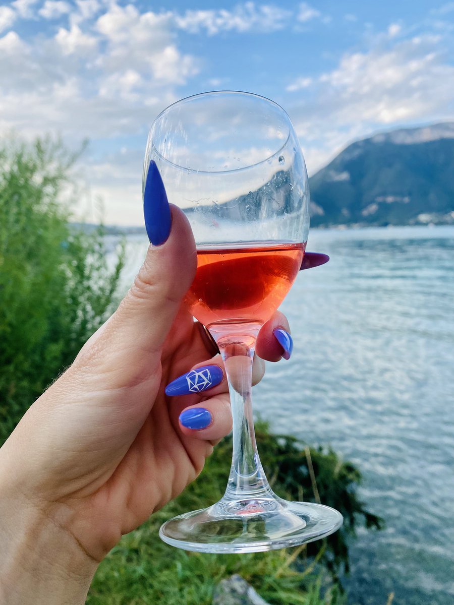 Cheers frens! Let’s meet in #Paris at <a href="/Kleros_io/">Kleros</a> events? 💜⚖️🥂