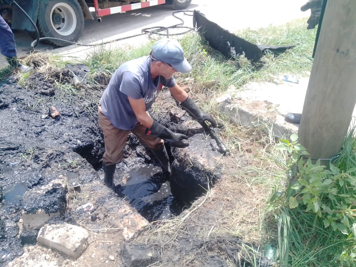 YhindraB's tweet photo. En la demarcación de La Boca , en #Mariel, se realizaron acciones para aliviar las fosas y aunque aún,queda mucho por andar, se agradece porque forma parte de un reclamo de la https://t.co/mlo2cOgW9k  tarea se realizó con ayuda popular
#ConTodosLaVictoria https://t.co/UgVH228h3N