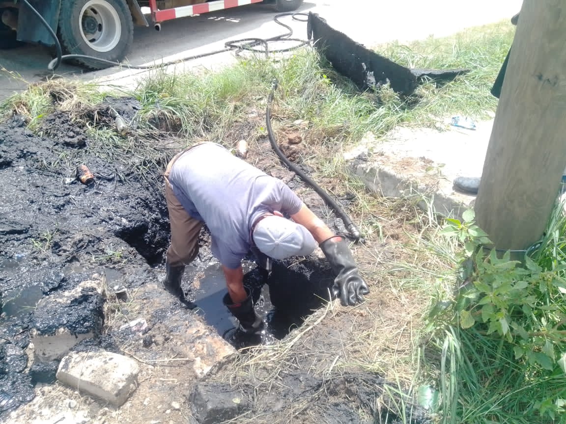 YhindraB's tweet photo. En la demarcación de La Boca , en #Mariel, se realizaron acciones para aliviar las fosas y aunque aún,queda mucho por andar, se agradece porque forma parte de un reclamo de la https://t.co/mlo2cOgW9k  tarea se realizó con ayuda popular
#ConTodosLaVictoria https://t.co/UgVH228h3N