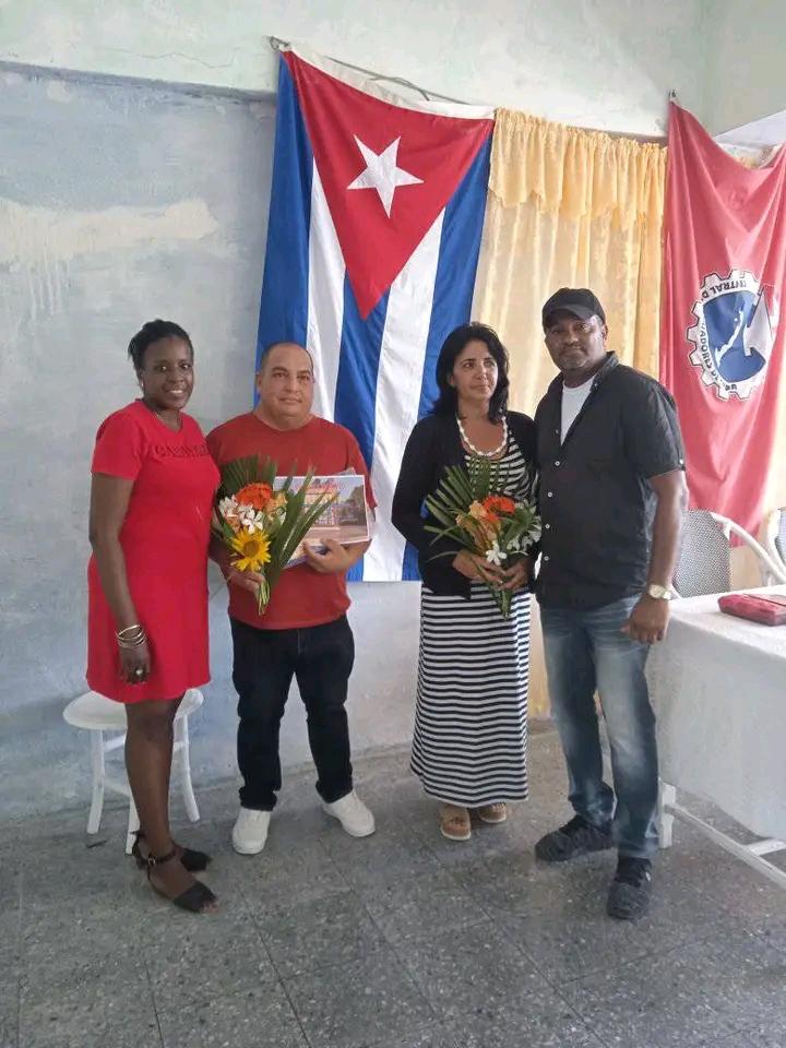 YhindraB's tweet photo. Se realiza entrega de cargos de primer secretario  en la dirección de la CTC municipal ,Presidiendo Yarelis Chirino Salgado Primera Secretaria del Partido en el municipio #Mariel https://t.co/yrPAdnecTC