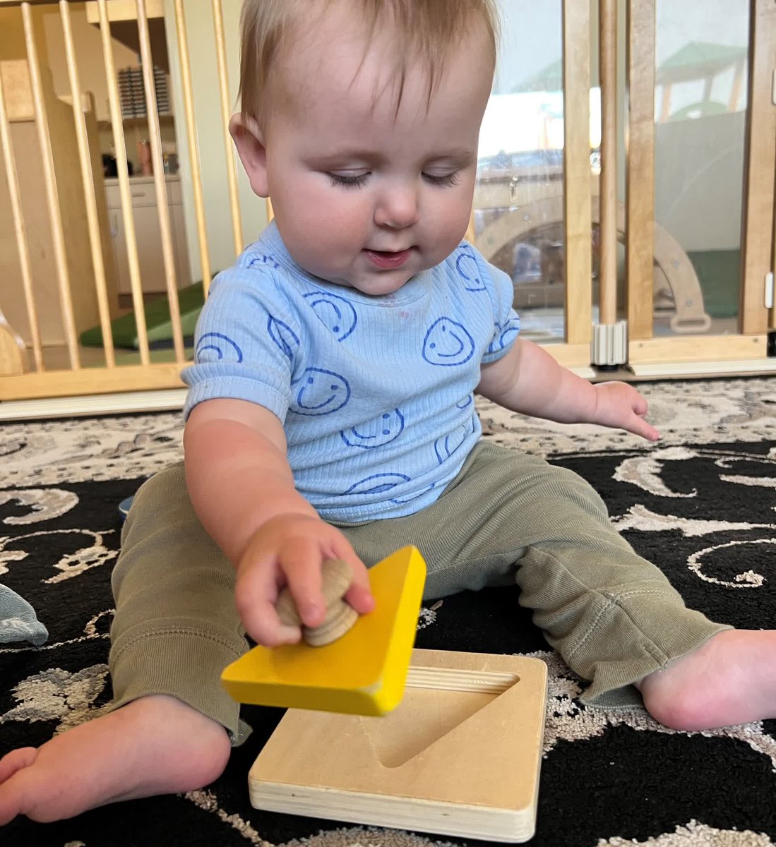 VMPPolaris's tweet image. Focused on a shape puzzle!

#Montessori #Polaris #Reggio #finemotor #shapes #puzzle