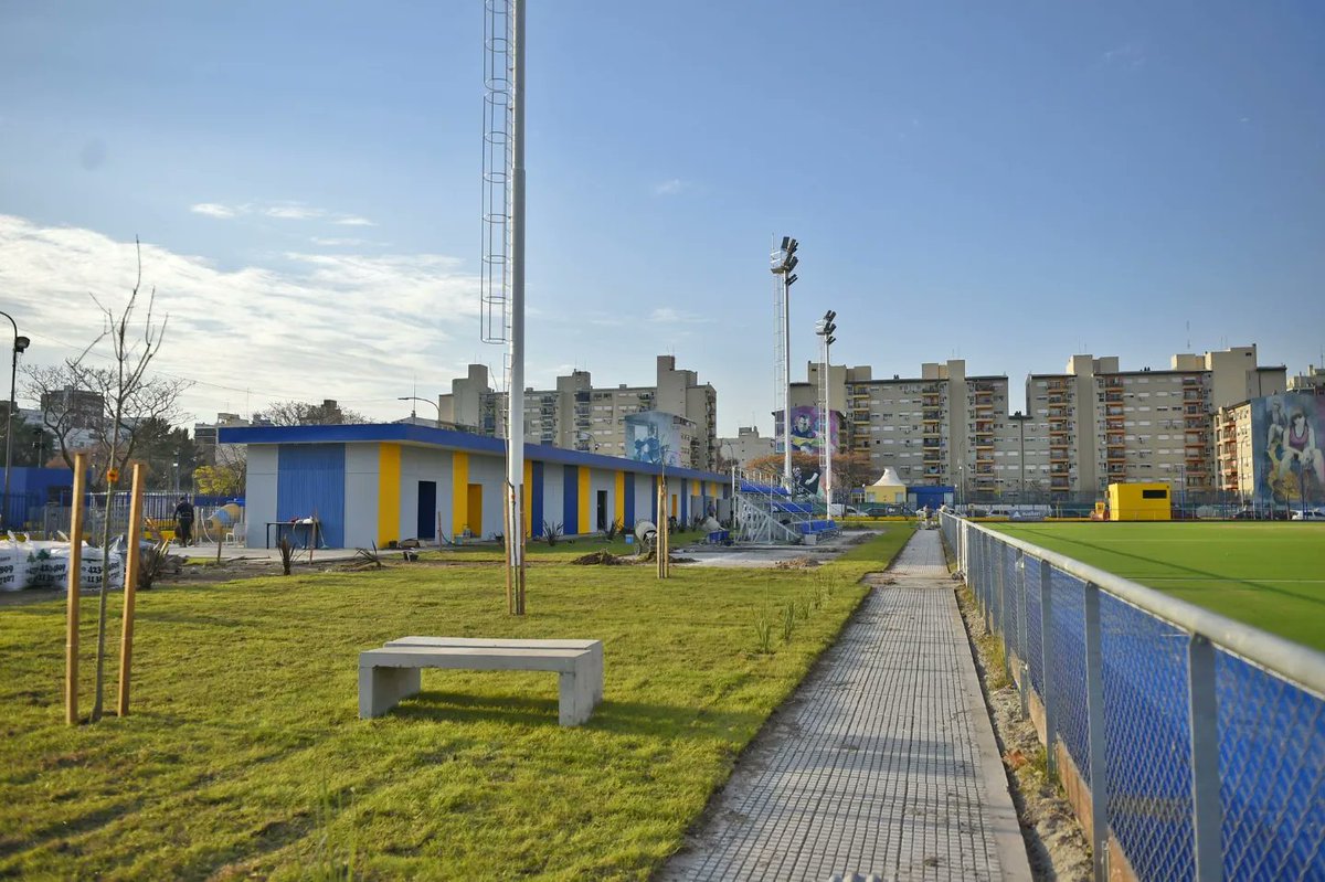 hockeyboca's tweet photo. 🏑 Los últimos retoques para la gran inauguración de nuestra nueva cancha de hockey ya están listos, ustedes estan listos?
💙💛💙
Te esperamos el sábado 8/7 a partir de las 10:30 h.
Venís?
#VamosBoca https://t.co/ts4qF8QuKr