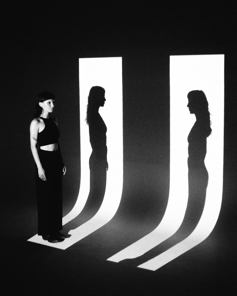 linusnhiscamera's tweet photo. self reflection.

shot on pentax 6x7 with cinestill bwxx pushed to 1600 https://t.co/iA3Y1RbmBj