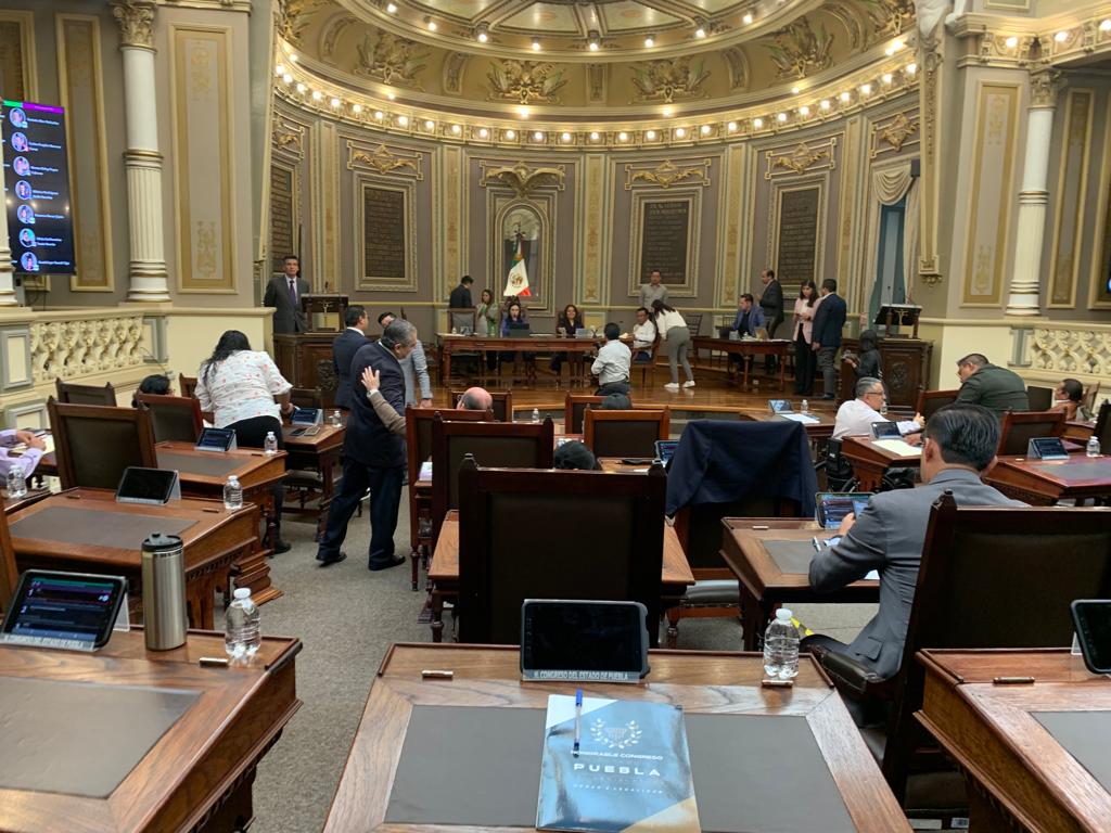 #jueves
Sesión Publica Ordinaria
#Distrito13 
#yoconrobertobl 
#CongresoDePuebla