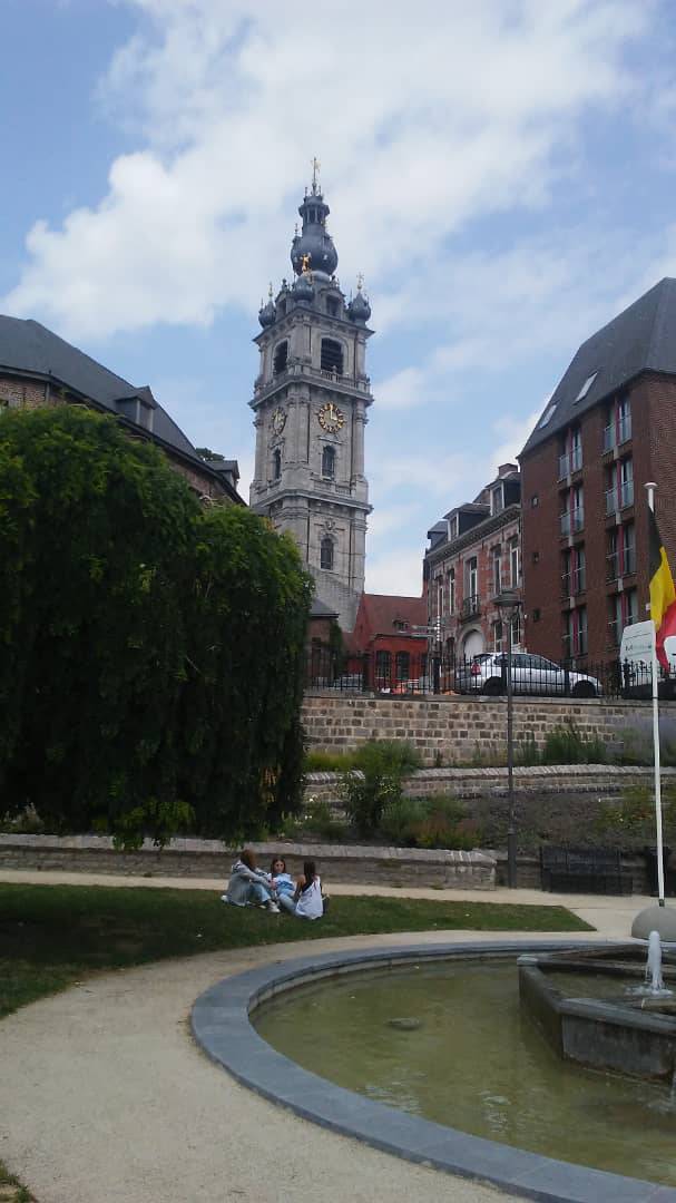Hasta la Universidad de Mons, Bélgica, llegó nuestra profesora M. Sc. Yanisel Batista Núñez, quién eleva su preparación como Especialista de la DRI de la #UMoa  mediante el curso "Francés para las Relaciones Internacionales", auspiciado por Embajada de Bélgica en nuestro país
