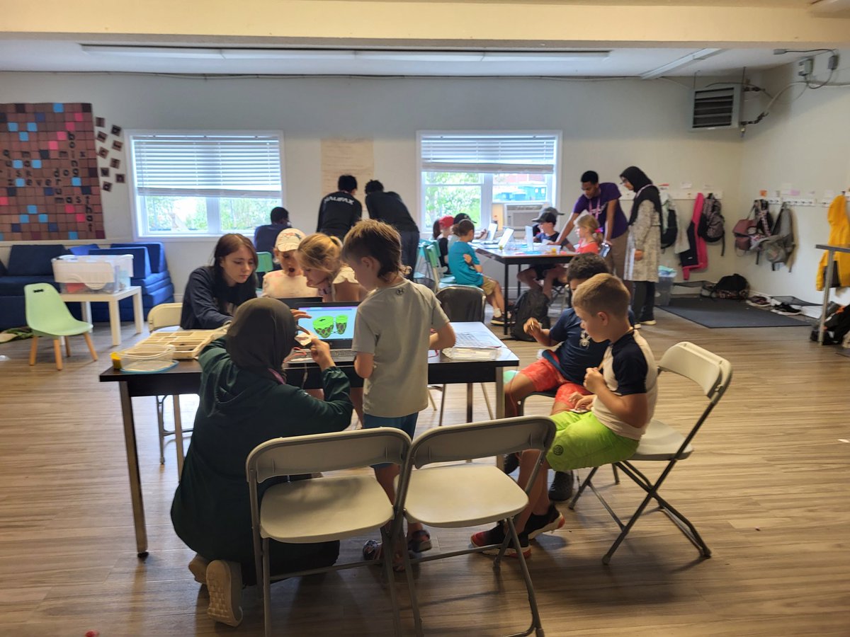 sarah_sarahryan's tweet image. Hands-on, coding fun with @brilliant_labs #STEAMCAMP! #coding @makeymakey @nseducation #CanCode