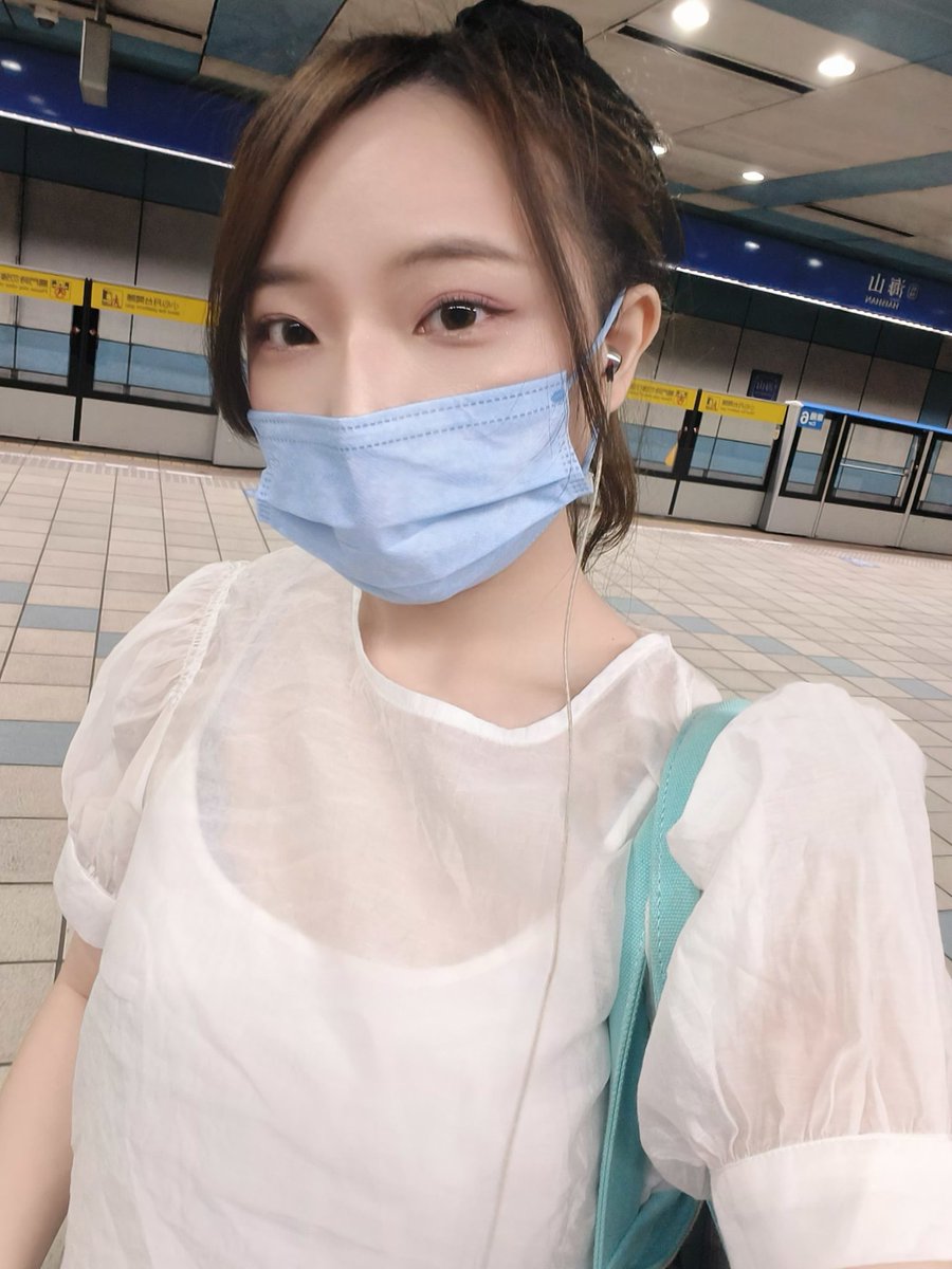 Maguro0716's tweet photo. 過幾天要剪頭毛了
緊張緊張的 😅 https://t.co/bftEz1POvu