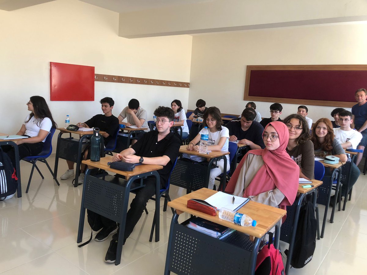 SamsunGZYFenLis's tweet photo. 12. Sınıf yaz Destekleme ve Yetiştirme Kurslarımızda 5 grupta bulunan 120 öğrencimizle  birinci hafta tamamlandı. 7 hafta sürecek kurslarımızda TYT konuları büyük oranda tamamlanacak. Öğrenci ve öğretmenlerimize başarı ve kolaylıklar diliyoruz. https://t.co/CKMw1kwq0s