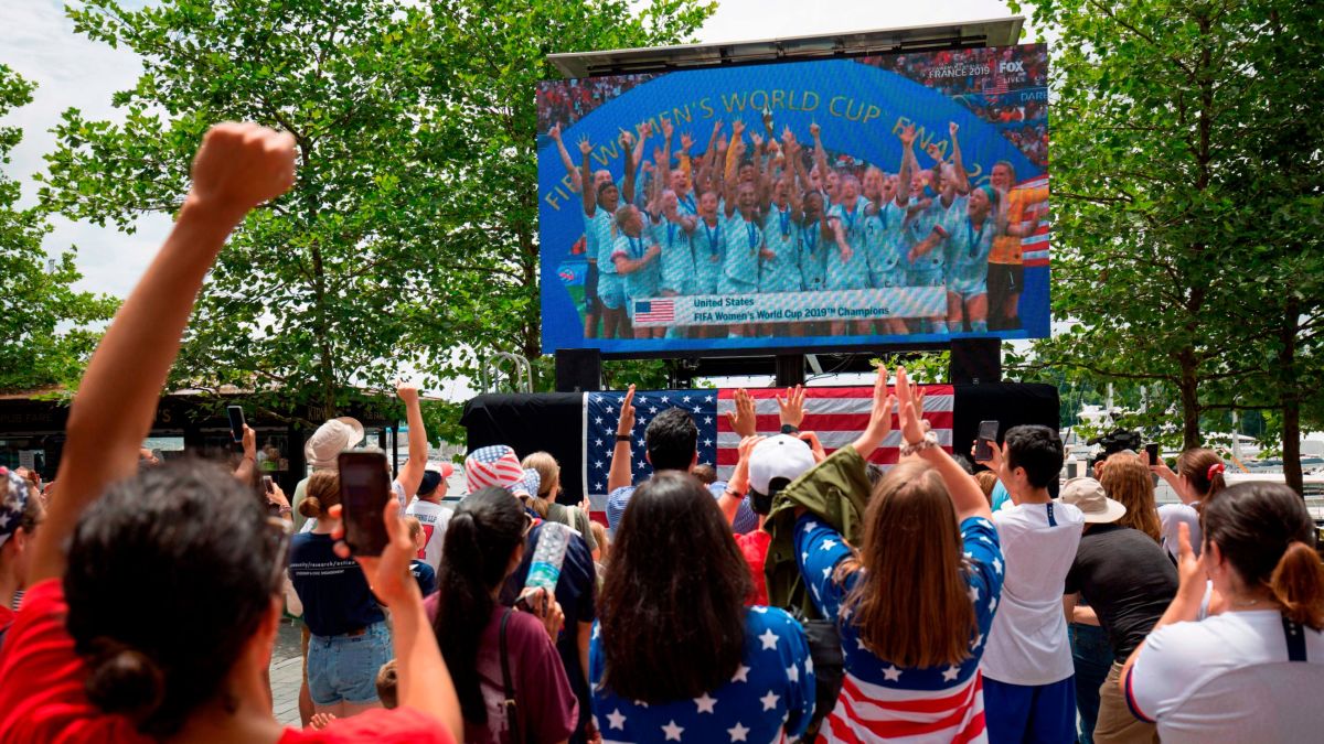 Sp0rtsEveryday's tweet photo. 7.Record-breaking viewership: The 2019 Women's World Cup captured global attention shattering previous records. The final match between the United States and the Netherlands drew an estimated 1.12 billion viewers, making it the most-watched women's football match in history. https://t.co/QqLqMJdcq4