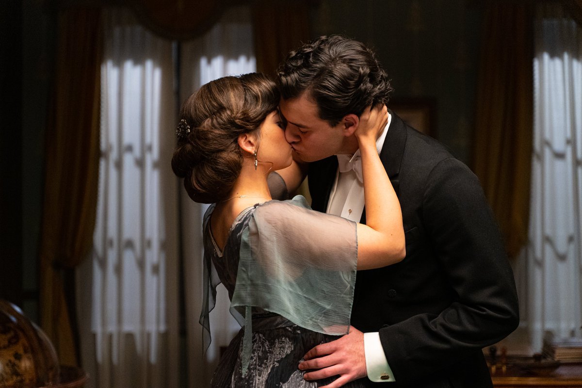 olmataix's tweet photo. Llorando con el #Curtinabeso #MiCurro 🐞 #MiMarcos ❤️ #MartinaGym 🐌 🎱 Reconozco cuando suena su melodía 🎶 y... 😭🥺💔 #Ejebachiller ❤️👏 👏 👏 👏 👏 👏 👏 #Abrazoscaparazón con la 🐸 con su 😍. Dentro de ná #Ejelicenciado #Melocomo #XaviLock #Lamonada de #LaPromesa https://t.co/A6OTjHEzEm