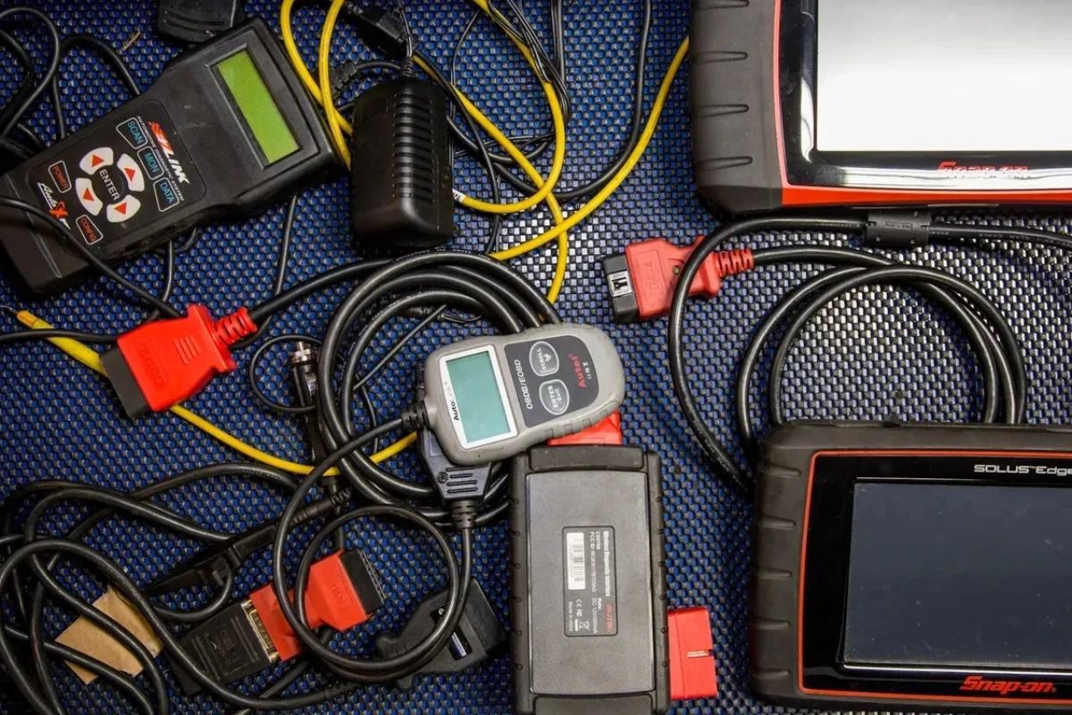 CompleteAutoWA's tweet image. Are you having trouble with electrical issues in your vehicle? Our experienced technicians have the skills and equipment to solve even the toughest problems that other repair shops can't. Trust us to get you back on the road safely. #ElectricalIssueSolved #TrustedTechnicians