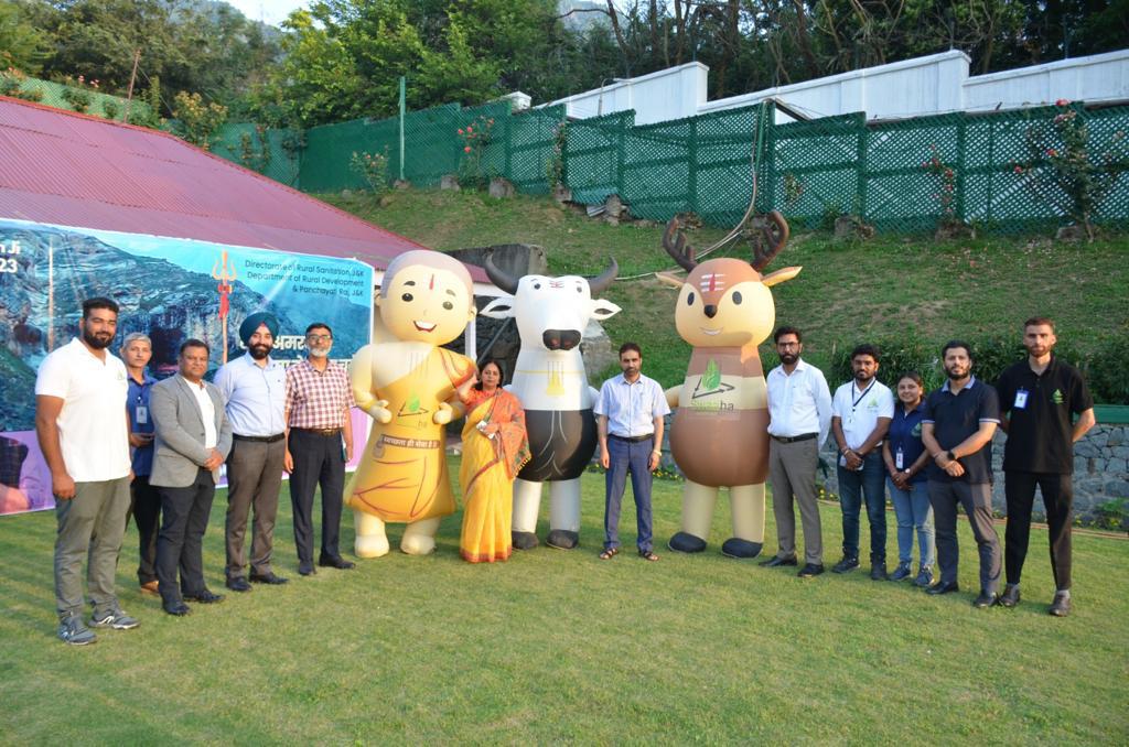mission_sbm's tweet photo. Lt Governor, Shri Manoj Sinha launches various innovative initiatives to make Shri Amarnath Ji Yatra a Zero- Landfill pilgrimage.
@CeeDeeSingh @mandeep082 @MoJSDDWS @swachhbharat @diprjk @kumarvinuvinay @rajeevjauhari1 https://t.co/k4Sr5mOfza