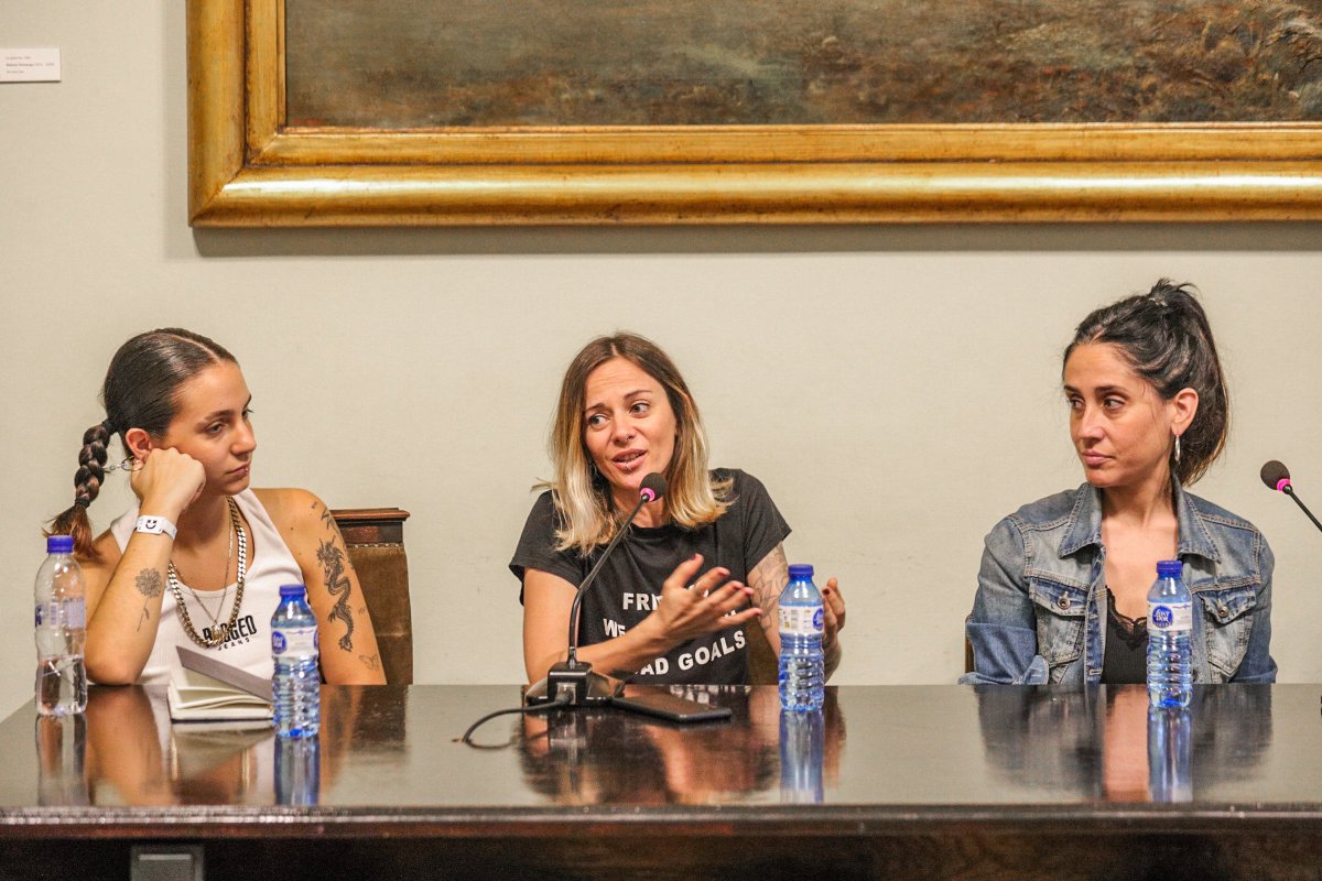 Amb <a href="/b_tuk_i/">Berta Alegre</a>, <a href="/suu_musica/">Suu</a> i <a href="/UlitaTnt/">Groc and Roll</a> hem intentat trobar les claus de l’èxit perquè la nostra música arribi al públic!

Moltíssimes gràcies a tothom qui ha vingut al Centre de Lectura de Reus!