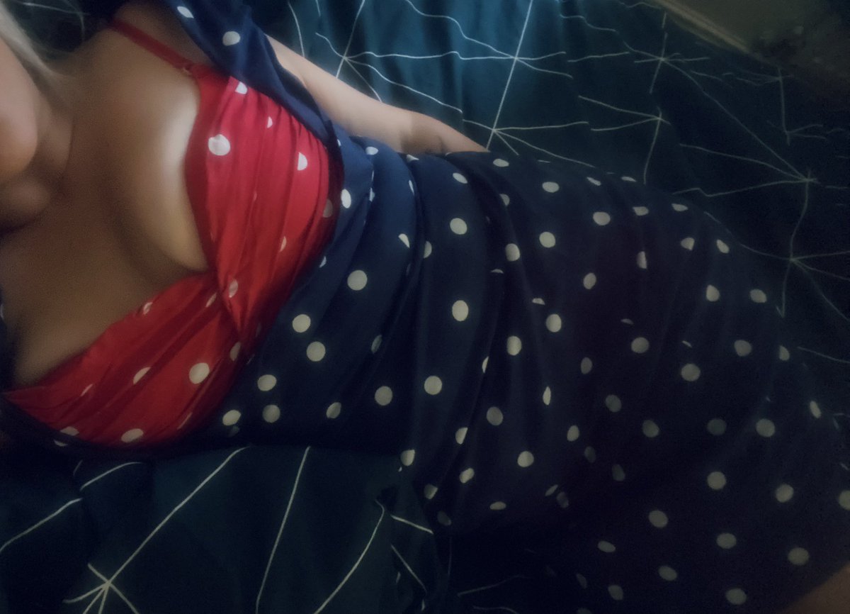 WhatLaylaLoves's tweet photo. I love that pin up dresses are a little revealing while still being classy! (And super pretty!) #pinup https://t.co/i1VNVS4SA4
