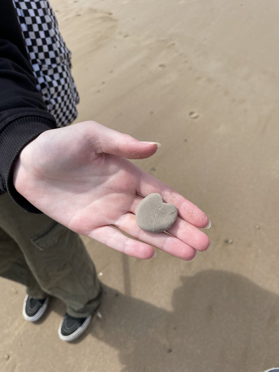 lawnswoodschool's tweet image. #GCSEGeographers have been working hard during their field trips to the coast - they just had time for a lunchtime game of football #GeographyRocks #fieldwork #curiosity