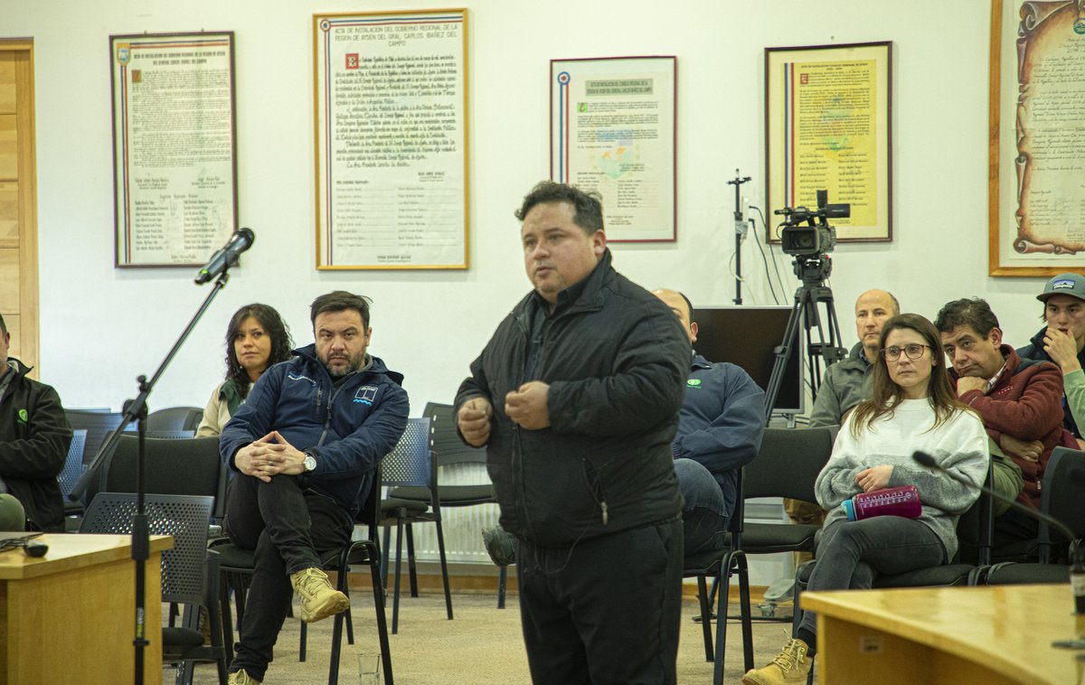 MinagriAysen's tweet photo. Seremi @alanEspinozao junto a equipo de @INFOR_sedePatagonia presentan los avances del programa #ProductosForestalesNoMadererosapoyado por  @goreaysen_ que articula a 85 recolectoras/as buscando consolidar emprendimientos y diversificar la agricultura familiar campesina de #Aysén https://t.co/L4Q6cI8kL2
