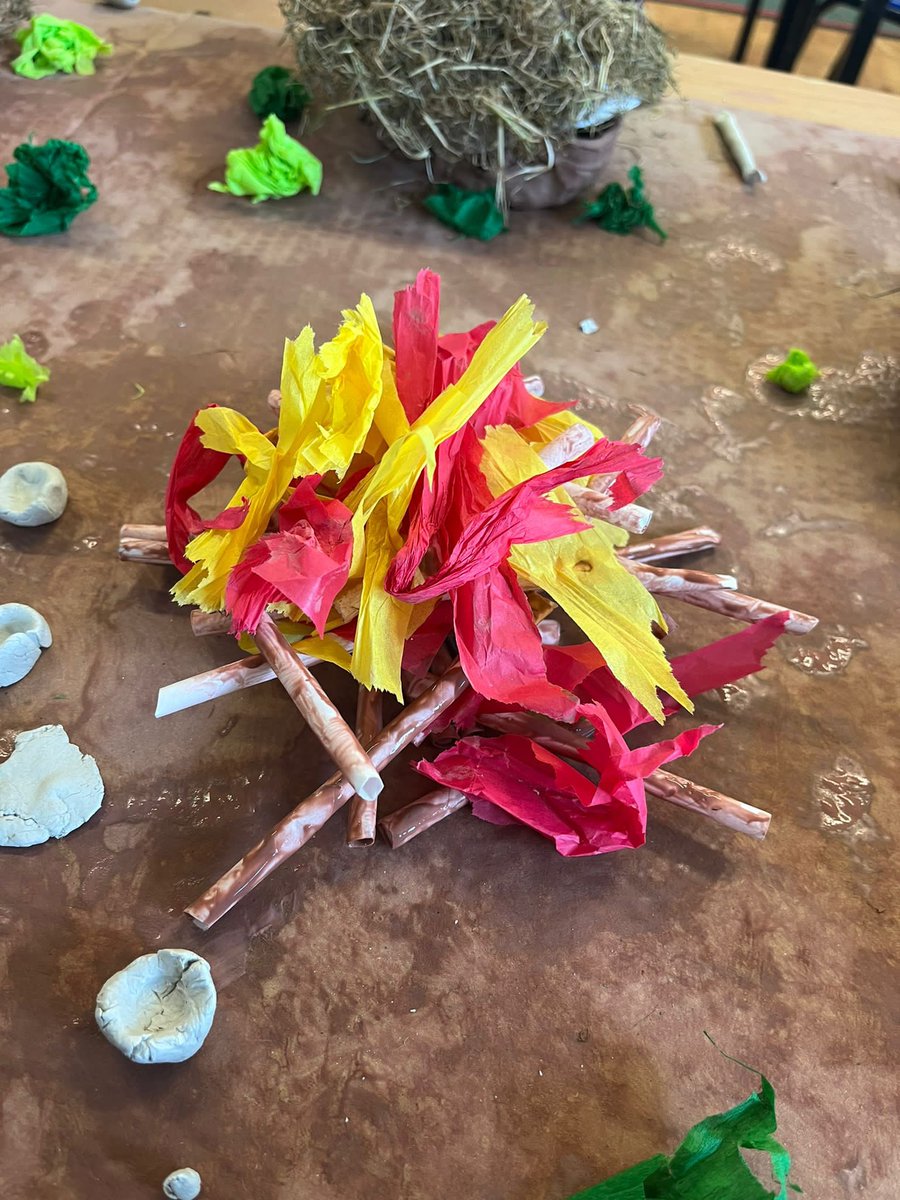 SETFelixPrimary's tweet photo. Elder class, Year 2, have made a stunning Neolithic village. #humanities #neolithicage #history #primaryschool https://t.co/HLe4bTaalB