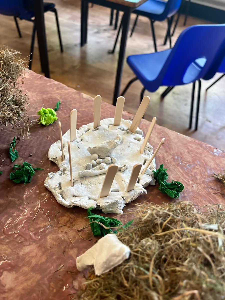 SETFelixPrimary's tweet photo. Elder class, Year 2, have made a stunning Neolithic village. #humanities #neolithicage #history #primaryschool https://t.co/HLe4bTaalB