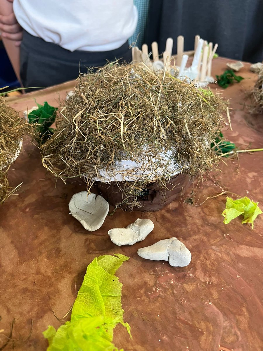 SETFelixPrimary's tweet photo. Elder class, Year 2, have made a stunning Neolithic village. #humanities #neolithicage #history #primaryschool https://t.co/HLe4bTaalB