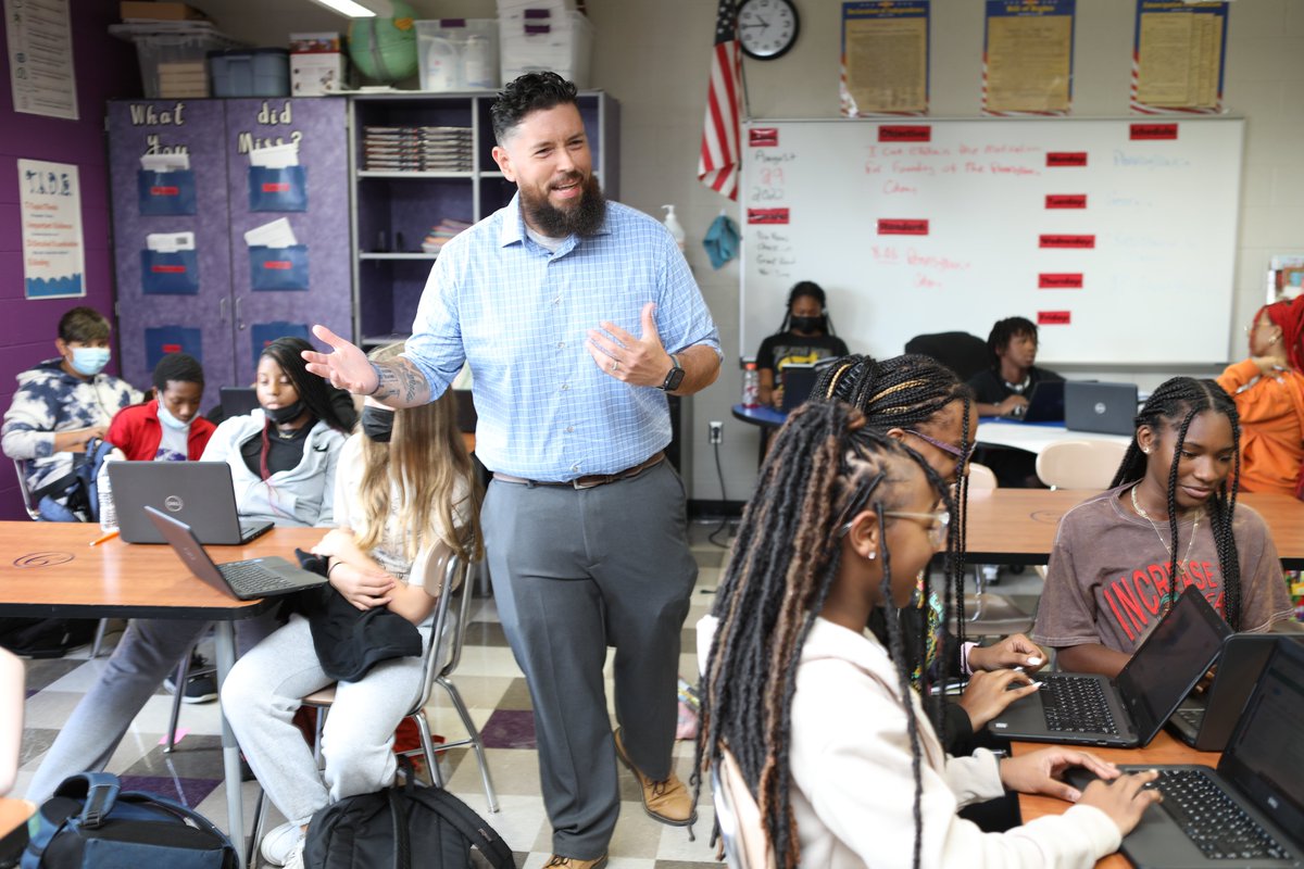 MetroSchools's tweet photo. #Teachers: If you have a passion for shaping young minds and making a difference, meet us at the July 14 Hiring Fair and explore teaching, administrative, and support roles that align with your goals. Learn more at https://t.co/d0nQa9jCFX 🍎#TeamMNPS #Nashville https://t.co/wXEhvZPsXU