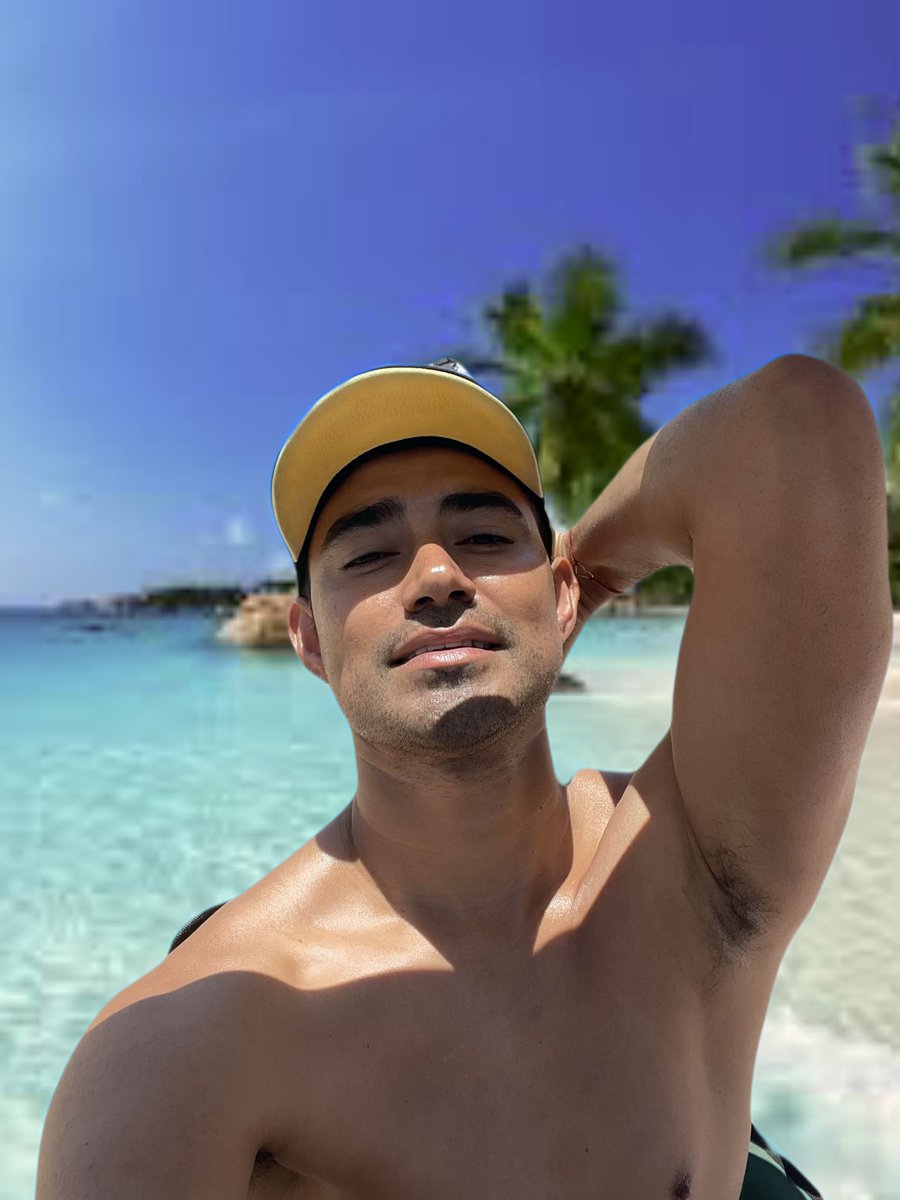sadierlan's tweet photo. #VacationMode #Japon #Asia #HalaMadrid #malemodel https://t.co/MS4JKuUPCi