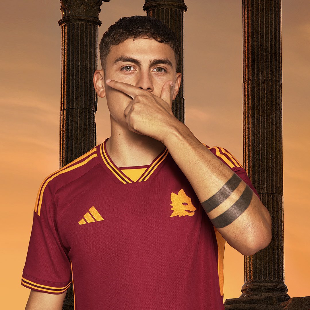 adidasfootball's tweet photo. DAJEEEEEE 🐺

@OfficialASRoma @ASRomaWomen https://t.co/vDLqj4QMlJ