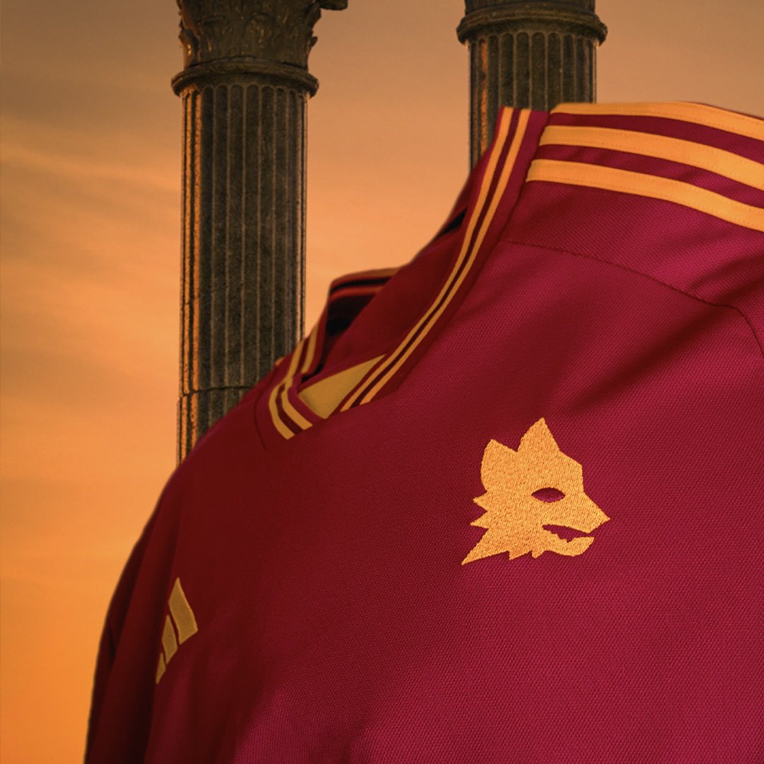 adidasfootball's tweet photo. DAJEEEEEE 🐺

@OfficialASRoma @ASRomaWomen https://t.co/vDLqj4QMlJ