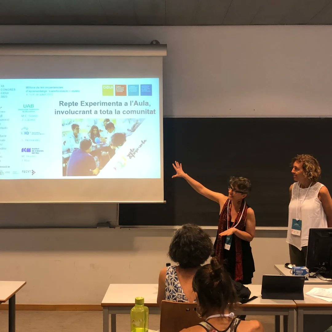 RetoExperimenta's tweet photo. 3r i darrer dia al #CIDUI. Súper emocionades amb la bona rebuda del #RepteExperimentaAula per part dels assistents! 😍

Moltes preguntes en acabar la presentació oral...que han continuat durant la pausa-cafè! I sembla que potser alguna cosa es comença a coure! 💡1/2👇 https://t.co/MLsHtTX2hX